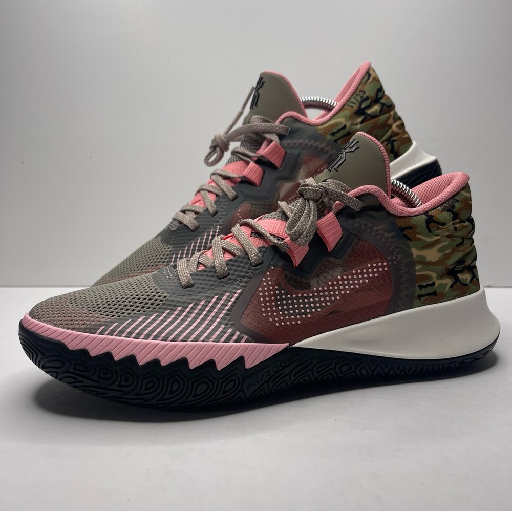 NWOT- Nike 9.5 men’s Kyrie Irving Flytrap 5